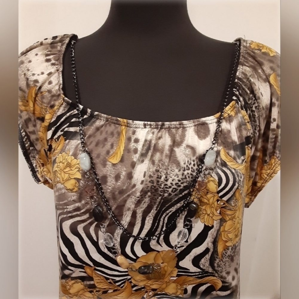 🦋 Banabee Floral Blouse🦋 - Picture 2 of 7